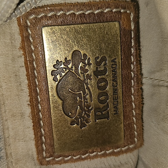 Roots Canada Tribe Leather Venetian Village Crossbody Bag - Picture 5 of 14